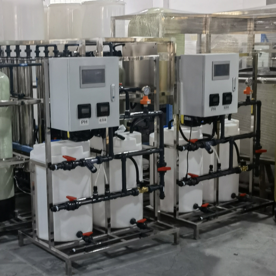 جهاز توزيع جرعات المياه لمنع الترسبات الكلسية ونظام التعقيم PLC