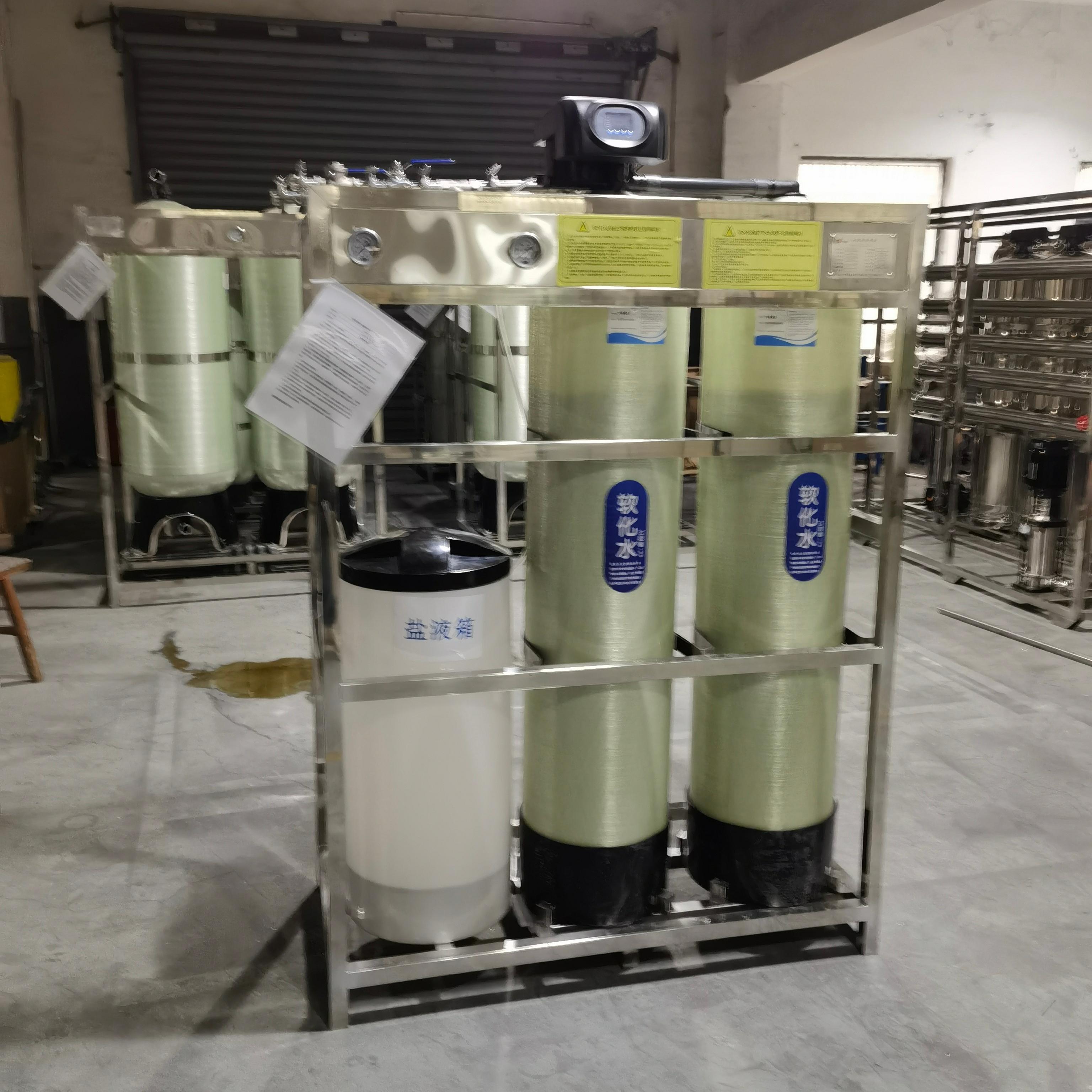 خزان مزدوج بصمام واحد سعة 3 طن، واحد للاستخدام والآخر للاستعداد خزان مزدوج بصمام واحد سعة 3 طن، واحد للاستخدام والآخر للاستعداد