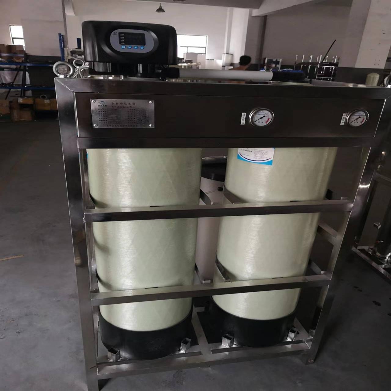 خزان مزدوج بصمام واحد سعة 2 طن، واحد للاستخدام والآخر للاستعداد